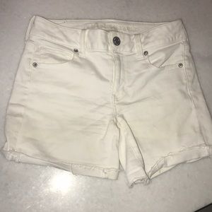 American Eagle white jean shorts!! Size 4!